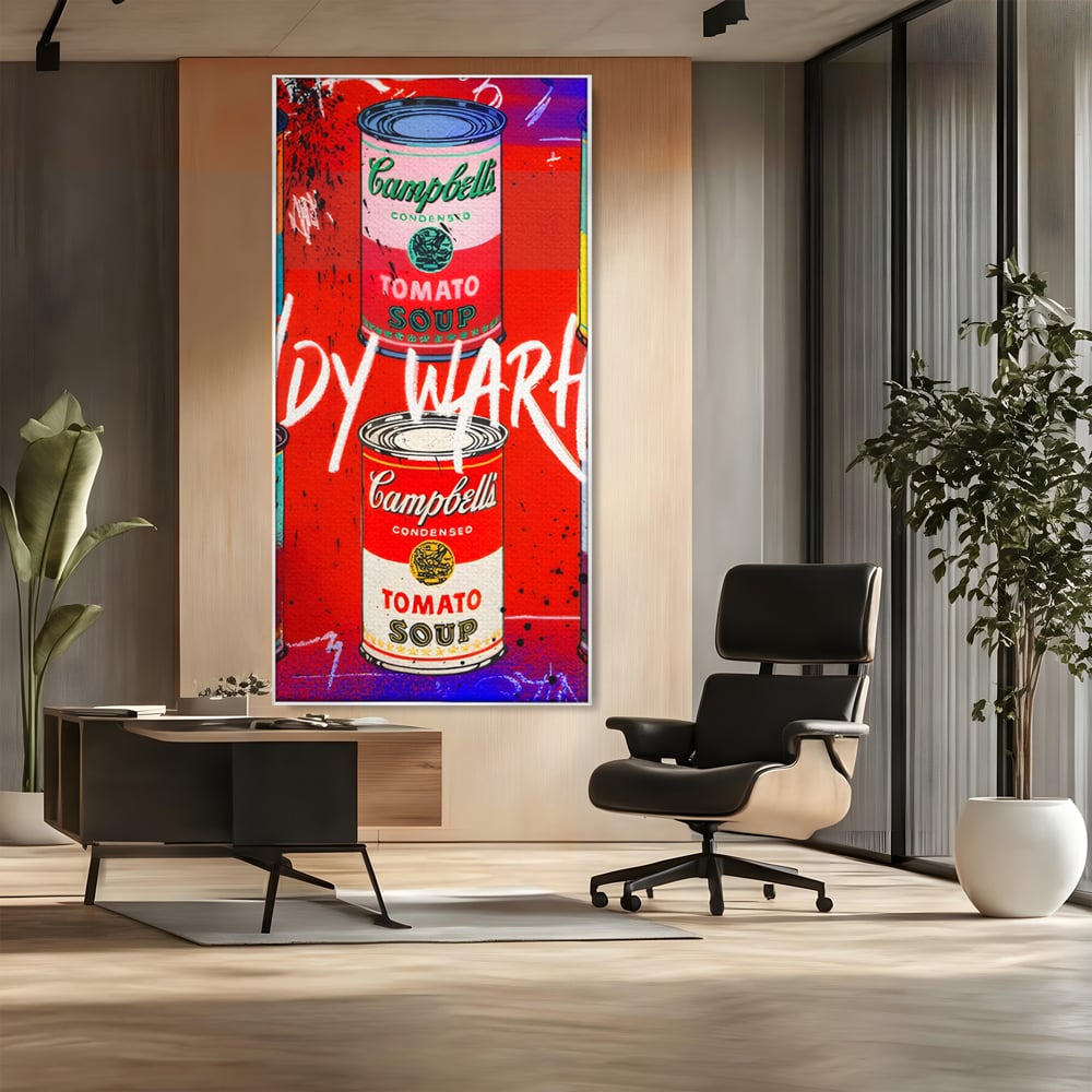 Tablou canvas cu tablou canvas cu cutii de supa, in rama de aluminiu argintiu, pe perete intr-un birou